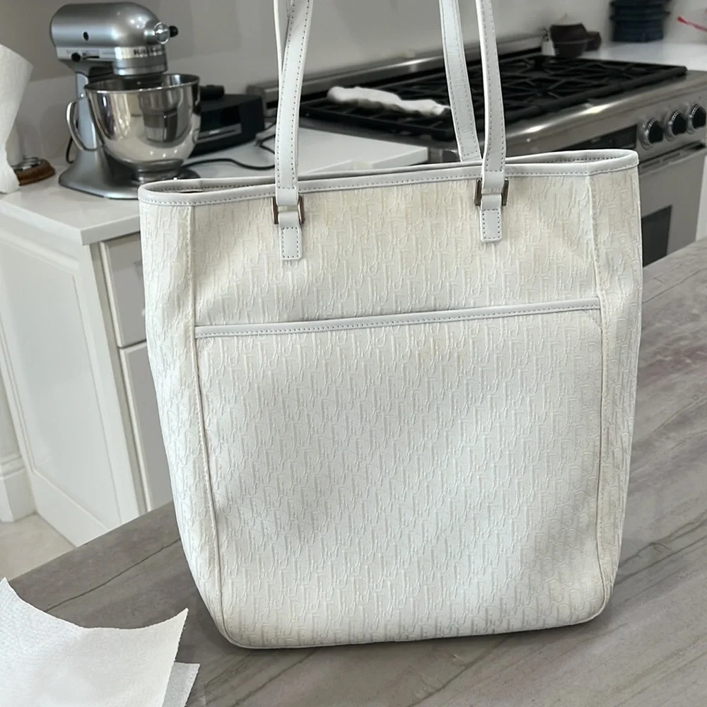 Beautiful Christian Dior tote trotter bag with authenticity card and dust bag - Picture 4 of 9